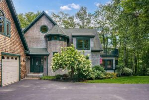 52 Hidden Cove Road, Raymond, ME 04071